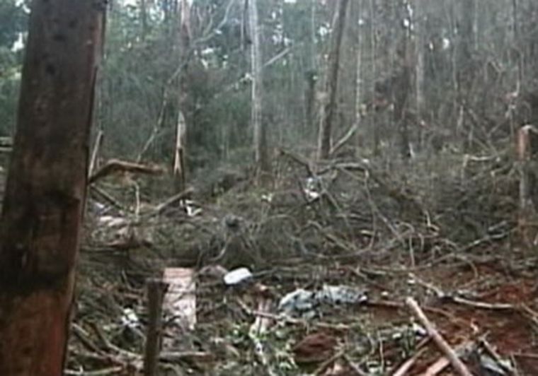 Así quedó el campamento bombardeado donde murió el jefe guerrillero.