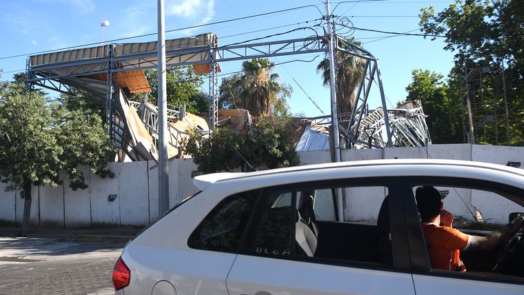 Resultaron once personas heridas en el derrumbe en el club Giol. Resultaron once personas heridas en el derrumbe en el club Giol.