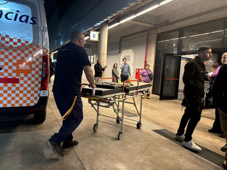 Ingresó la ambulancia al Movistar Arena Ingresó la ambulancia al Movistar Arena