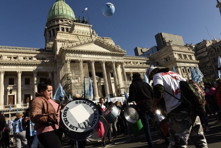 Somos Barrios de Pie se manifestó en el Congreso de la Nación en repudio al campo. Foto: EFE