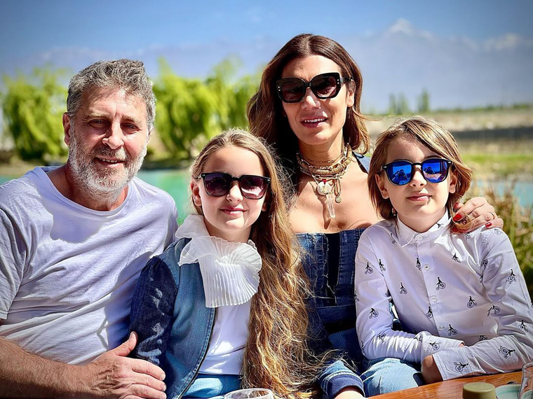 Flor de la V con su marido e hijos. Foto: Instagram - @Flordelave