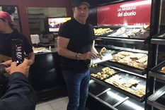 john travolta esta en argentina y salio a comprar facturas