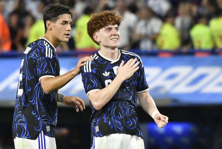 El Colo Barco festeja su primer gol con la camiseta de la Selección argentina, que fue ante Zambia y nada menos que en la Bombonera.&nbsp;