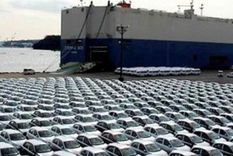 Miles de autos importados se encuentran varados en los puertos argentinos.&nbsp;