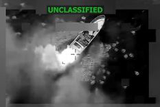 La imagen muestra el momento de un ataque de Estados Unidos a una lancha en el Pacífico. Foto Comando Sur EE.UU. La imagen muestra el momento de un ataque de Estados Unidos a una lancha en el Pacífico. Foto Comando Sur EE.UU.