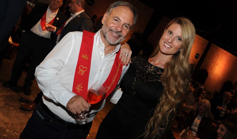 Gustavo Flores Bazán y Vicky Dion. Gustavo Flores Bazán y Vicky Dion.