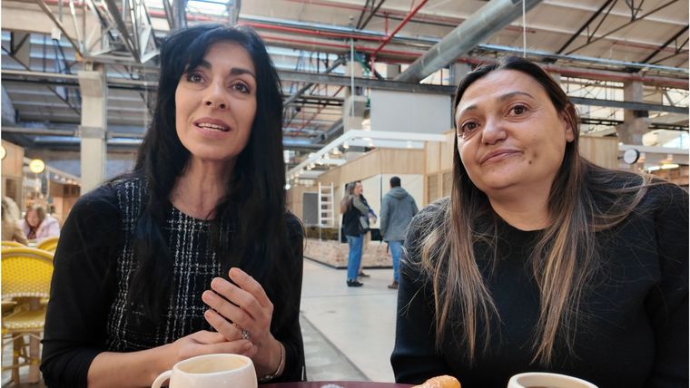 Mujeres mineras. Marita Ahumada, geóloga y co-fundadora de WIM Argentina junto a Ana Gil Barbera, flamante directora del comité asesor de WIM Argentina y dueña de ASAP Consultores. Mujeres mineras. Marita Ahumada, geóloga y co-fundadora de WIM Argentina junto a Ana Gil Barbera, flamante directora del comité asesor de WIM Argentina y dueña de ASAP Consultores.