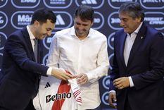 Di Carlo se mostró a la par y bancó a Coudet pese al caos futbolístico.