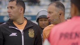 El juez Comesaña había denunciado amenzas de dirigentes locales y suspendió el partido. Pero las pruebas no aparecieron y la Justicia falló en su contra. El juez Comesaña había denunciado amenzas de dirigentes locales y suspendió el partido. Pero las pruebas no aparecieron y la Justicia falló en su contra.