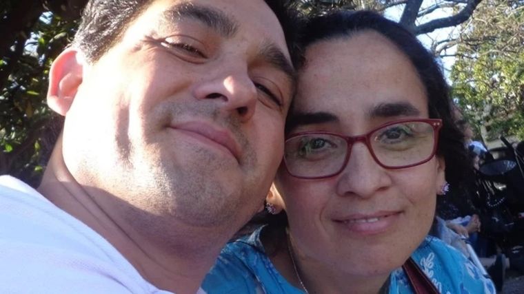 Cáceres junto a su pareja, Daniela Carco