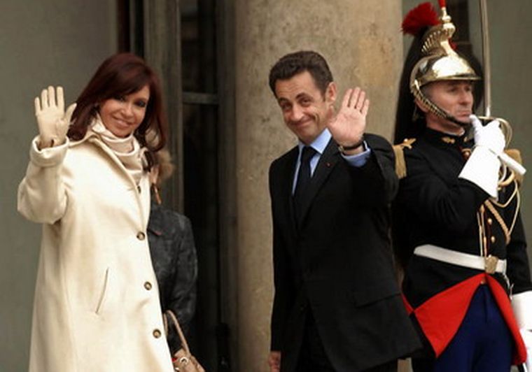 La presidenta junto a su par francés en el Palacio Elíseo. Foto: Telam