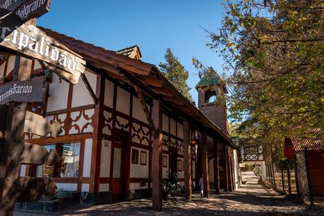 Las casas de estilo centroeuropeo distinguen al pueblo dentro del valle de Calamuchita. Las casas de estilo centroeuropeo distinguen al pueblo dentro del valle de Calamuchita.