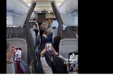 Carlos Baute y Marta Sánchez sorprendieron a los pasajeros de un vuelo que atravesó turbulencias Foto: Tik Tok Carlos Baute y Marta Sánchez sorprendieron a los pasajeros de un vuelo que atravesó turbulencias Foto: Tik Tok