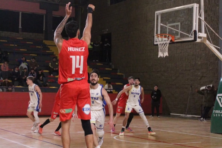 Huracán Las Heras venció a Mitre de Posadas y sigue en carrera por el ascenso de la Liga Federal de básquet.