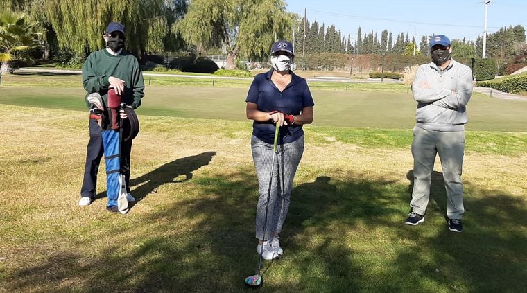 Primeras salidas en el Club de Campo. El presidente Jorge Bernal, el capitán Luis Pablo Fourcade y la capitana Jimena González. Foto: Gentileza