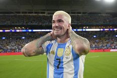 De Paul posó con una de las grandes figuras del fútbol femenino. Foto: Gentileza De Paul posó con una de las grandes figuras del fútbol femenino. Foto: Gentileza