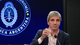Luis Caputo, ministro de Economía. El Tesoro Nacional colocó un nuevo bono en pesos a cinco años, captando el equivalente a 1.000 millones de dólares de inversores extranjeros.