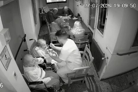 ¿Por qué no te morís?: imputan por maltratar a dos ancianas a un cuidador de un geriátrico