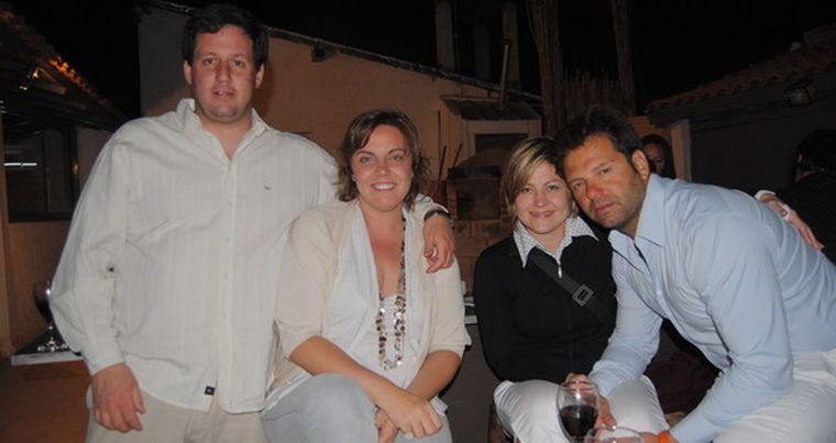 En pareja a cenar: Máximo Navesi, Cecilia Palazzi, Carola Blanco y Javier Nieto. Foto: Gentileza