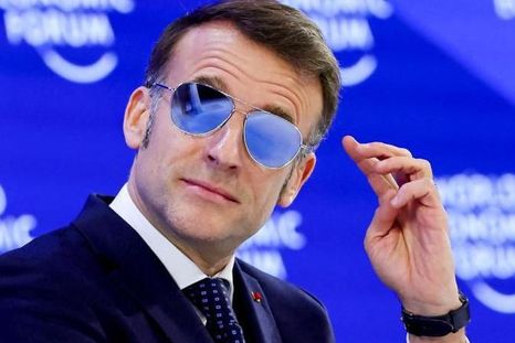 Macron no se quitó las gafas en ningún momento. Macron no se quitó las gafas en ningún momento.