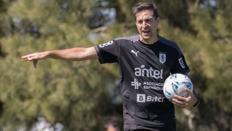 Diego Alonso ilusiona a todo Uruguay. Foto: AUF