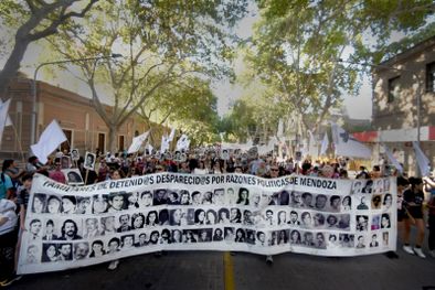 MDZol | 24 M Mendoza Marcha por la Memoria Derechos Humanos (2).JPG