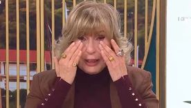 La conductora no pudo aguantar las lágrimas. La conductora no pudo aguantar las lágrimas.