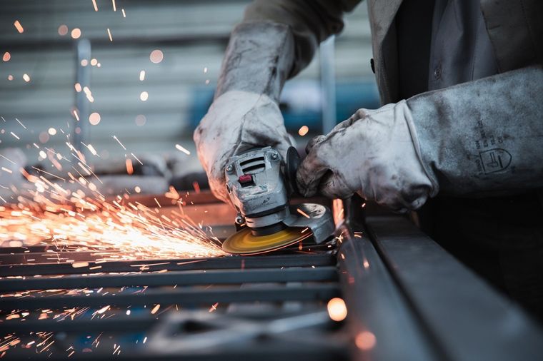 La actividad industrial acumula cifras negativas en los primeros ocho meses de gobierno de Javier Milei. Foto: Pixabay