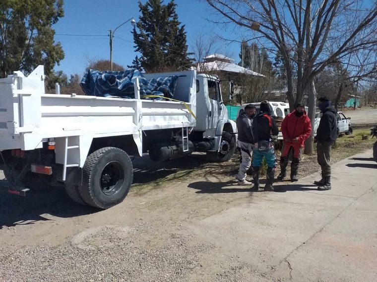 Avivados Las motos iban tapadas con lonas. Foto: Ministerio de Seguridad.