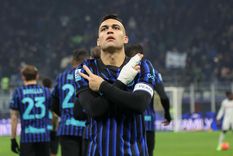 Lautaro Martínez jugó casi desde el inicio con dos dedos inmovilizados y un vendaje en la mano derecha, por una caída tras chocar con Torbjorn Heggem.