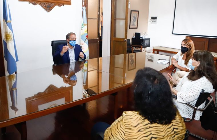 Stevanato junto a la ministra de Salud y funcionarios municipales. Foto: Municipalidad de Maipú.
