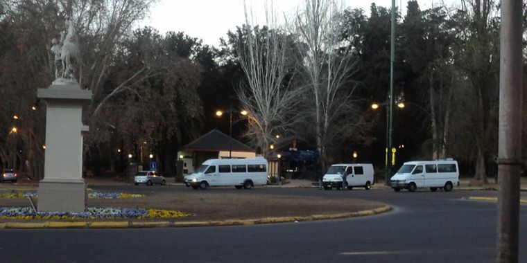Las célebres camionetas que aparecen en cada elección. Foto: MDZ