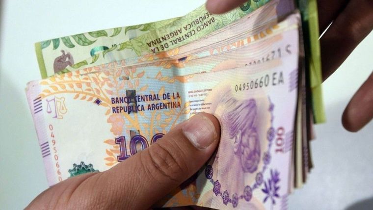 Ante una fuerte inflación, el Salario Mínimo Vital y Móvil pierde contra la posibilidad de cubrir las necesidades básicas Foto: Archivo