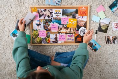 MDZol | Un vision board es una representación de todas aquellas cosas que te gustaría hacer, ser, sentir o conseguir en la vida Foto: Freepik