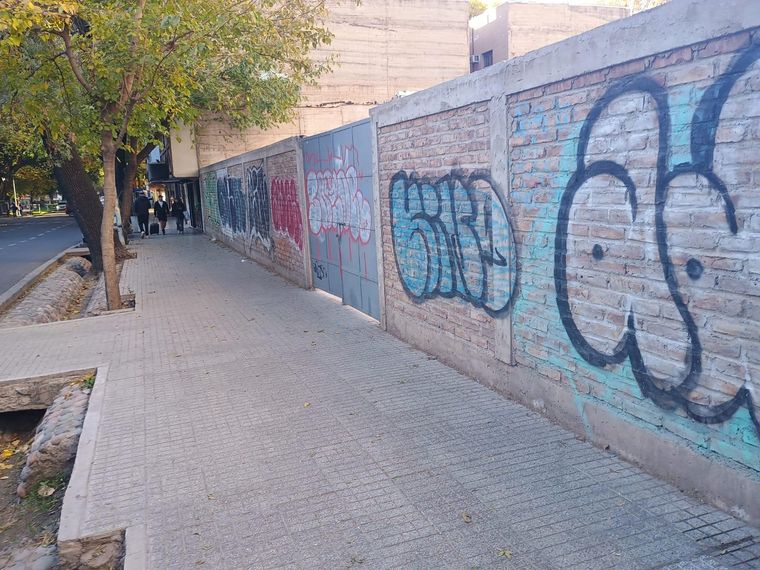 El terreno céntrico, propiedad de Irrigación, tiene un precio base de $39 millones y se vende por Superbid.