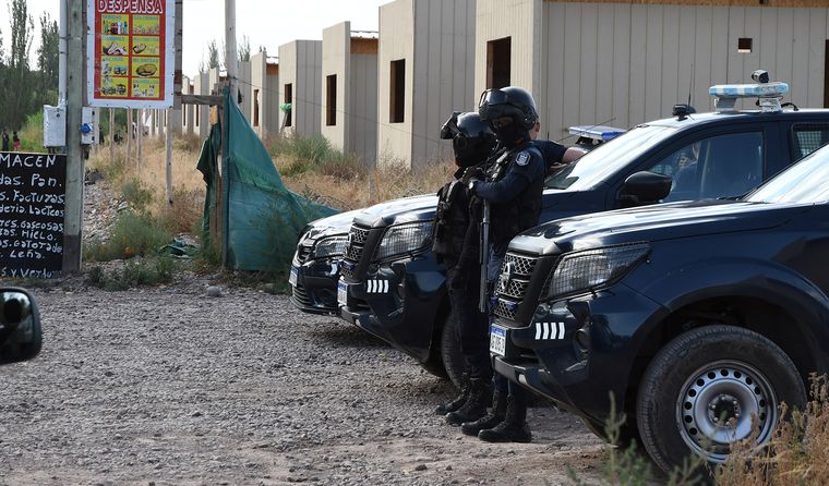 El operativo fue pacífico, pero el malestar sigue. Las familias reclaman que el municipio se haga cargo y finalice las casas que esperan desde hace años. El operativo fue pacífico, pero el malestar sigue. Las familias reclaman que el municipio se haga cargo y finalice las casas que esperan desde hace años.