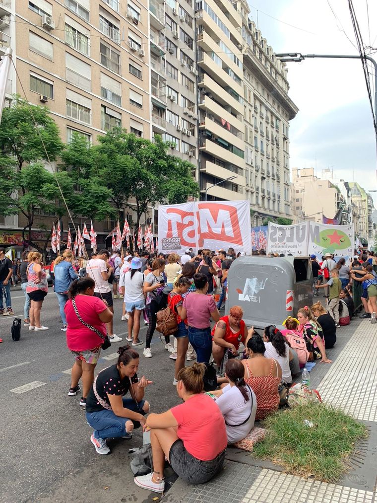 Los movimientos sociales realizarán mañana una jornada de protestas en todo el país.