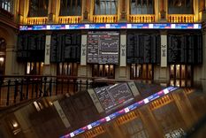 La bolsa española, una de las golpeadas por la caída del precio del crudo.