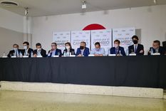 Los líderes de Juntos por el Cambio hablaron del vacunatorio VIP en conferencia de prensa. Foto: Twitter Omar de Marchi Los líderes de Juntos por el Cambio hablaron del vacunatorio VIP en conferencia de prensa. Foto: Twitter Omar de Marchi