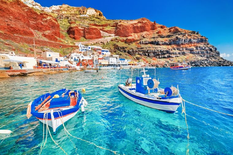 Santorini es uno de los lugares imperdibles del mundo, según el ChatGPT Foto: shutterstock