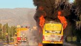El incendio de un micro en el Acceso Este generó pánico entre los pasajeros. El chofer relató cómo empezó la falla y cómo lograron bajar todos los pasajeros. El incendio de un micro en el Acceso Este generó pánico entre los pasajeros. El chofer relató cómo empezó la falla y cómo lograron bajar todos los pasajeros.