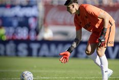 Orlando Gill y su charla con Chilavert. Foto: Fotobaires