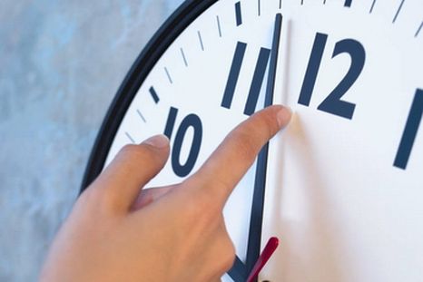 Se acabó el misterio, la RAE dejó en claro cuál es la forma correcta de escribir la hora.