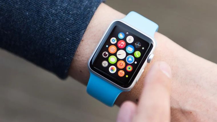 El Apple Watch es muy utilizado para leer mensajes de WhatsApp.