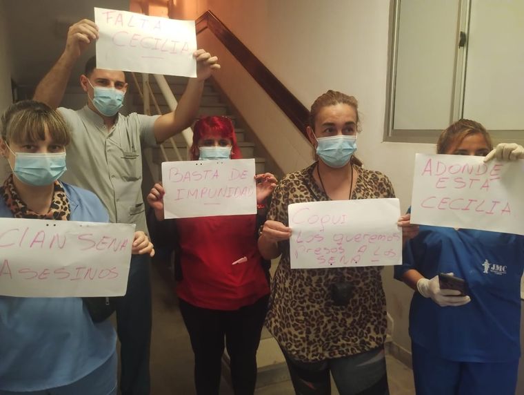 Así esperaban a Marcela Acuña en el hospital.