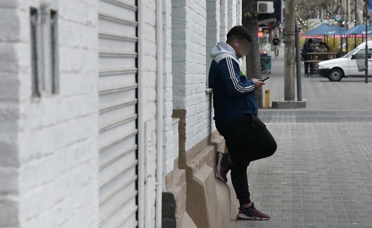 La adicción al celular va en aumento en los más jóvenes. Foto: Rodrigo DAngelo / MDZ