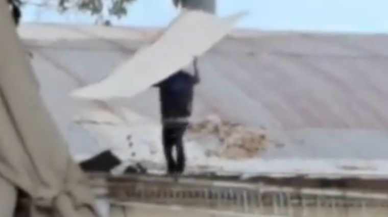 Así actuaba el ladrón equilibrista que fue filmado en Las Heras.&nbsp;