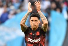 Enzo Pérez celebró la victoria con la gente. Foto: @RiverPlate