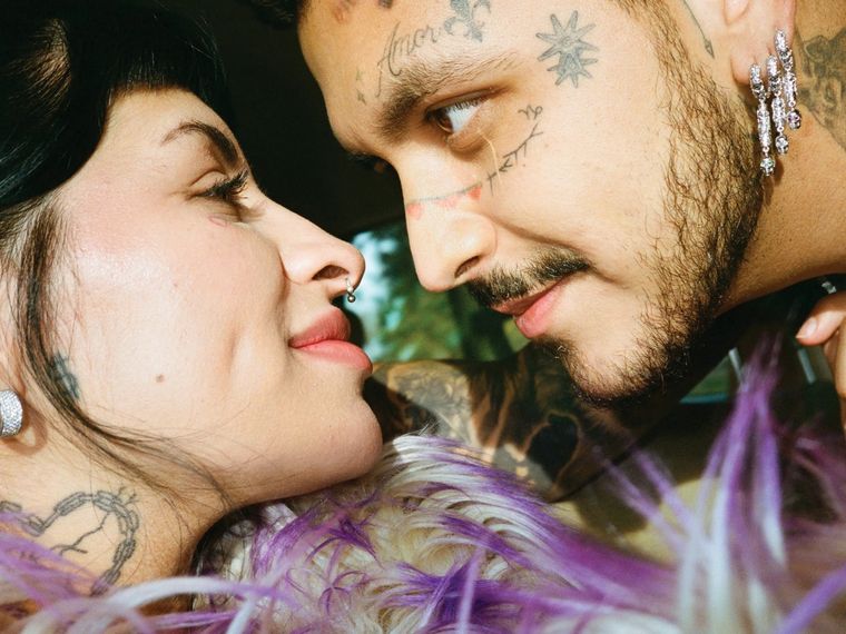 Christian Nodal y Cazzu están en la dulce espera de su primer hijo Foto: Vogue