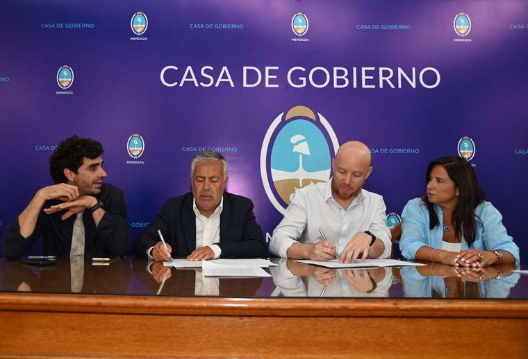 Natalio Mema, Alfredo Cornejo, Esteban Allasino y Marité Baduí.&nbsp;